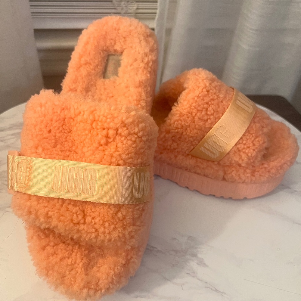 UGG FLUFFITTA